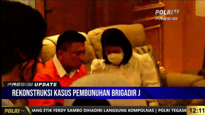 Ekspresi Putri Chandrawati Lebih Banyak Menunduk Saat Duduk dengan Sambo, Ahli Forensik Emosi: Kemungkinan Ada Pressure