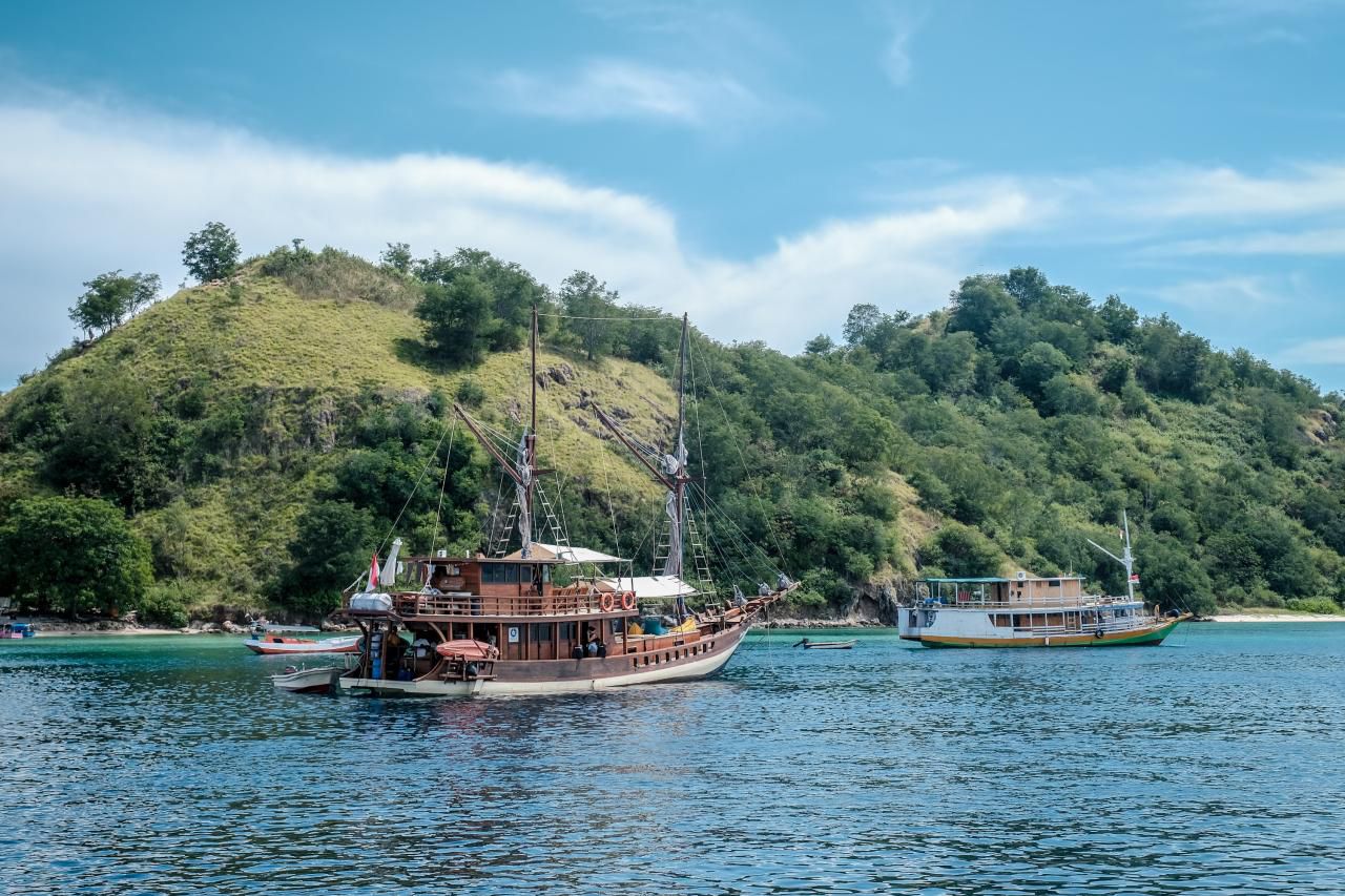 Kapal Wisata di Labuan Bajo